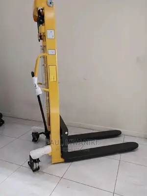 2 Ton Hydraulic Hand Stacker Truck / Winch Stacker.