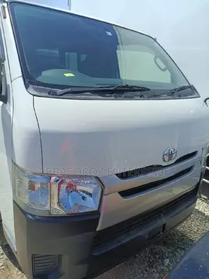 Toyota HiAce 2015 White
