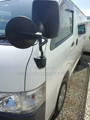 Toyota HiAce 2015 White