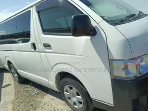 Toyota HiAce 2015 White