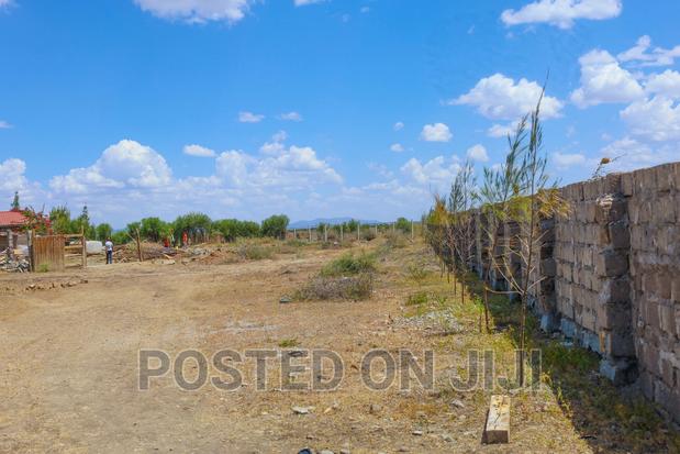 Plots in Kamakis^Cm - thumbnail 3