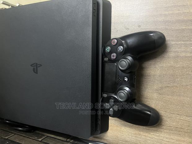 Playstation 4 Slim Preowned - thumbnail 2