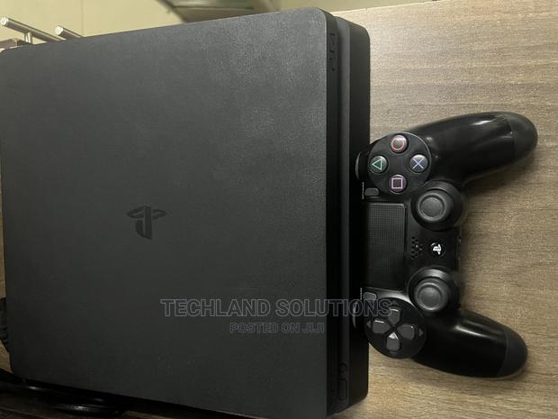 Playstation 4 Slim Preowned - thumbnail 3