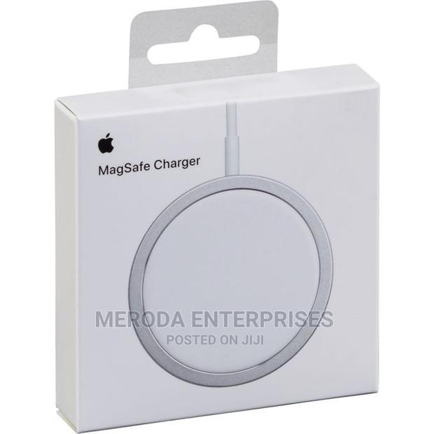 Apple Magsafe WIRELESS iPhone Charger - White - main view