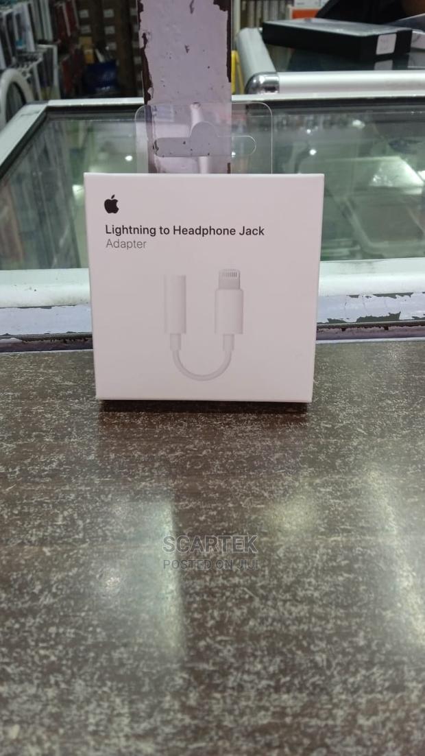 Apple Lightning to Headphone Jack Adapter( New)