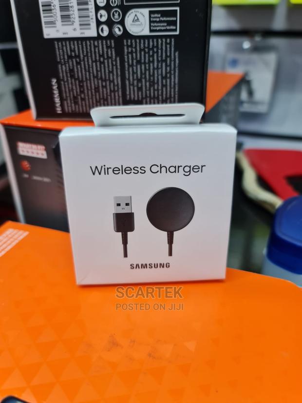 Samsung Galaxy Active 2 Wireless Charger - main view