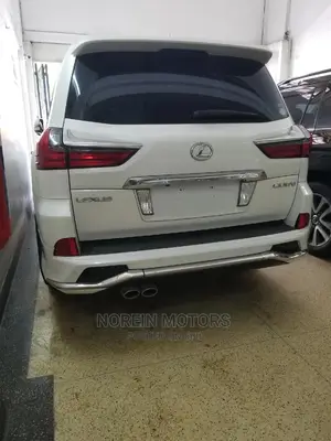 Lexus LX 2018 White
