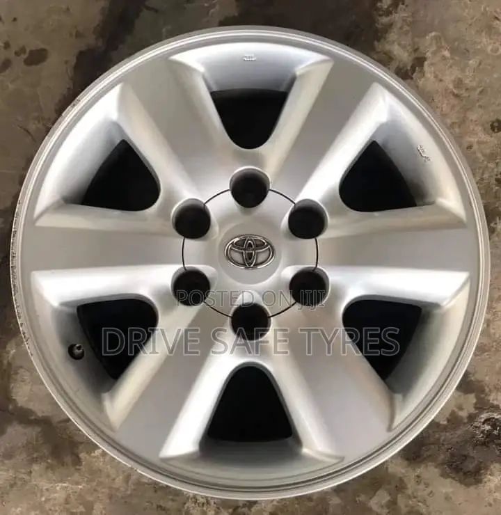 17 Hilux Original Rims Set