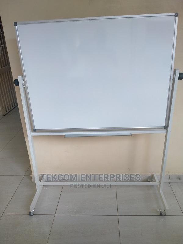 4*3 Double Sided Whiteboard - thumbnail 3