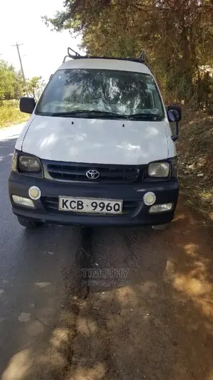 Toyota HiAce 2007 White