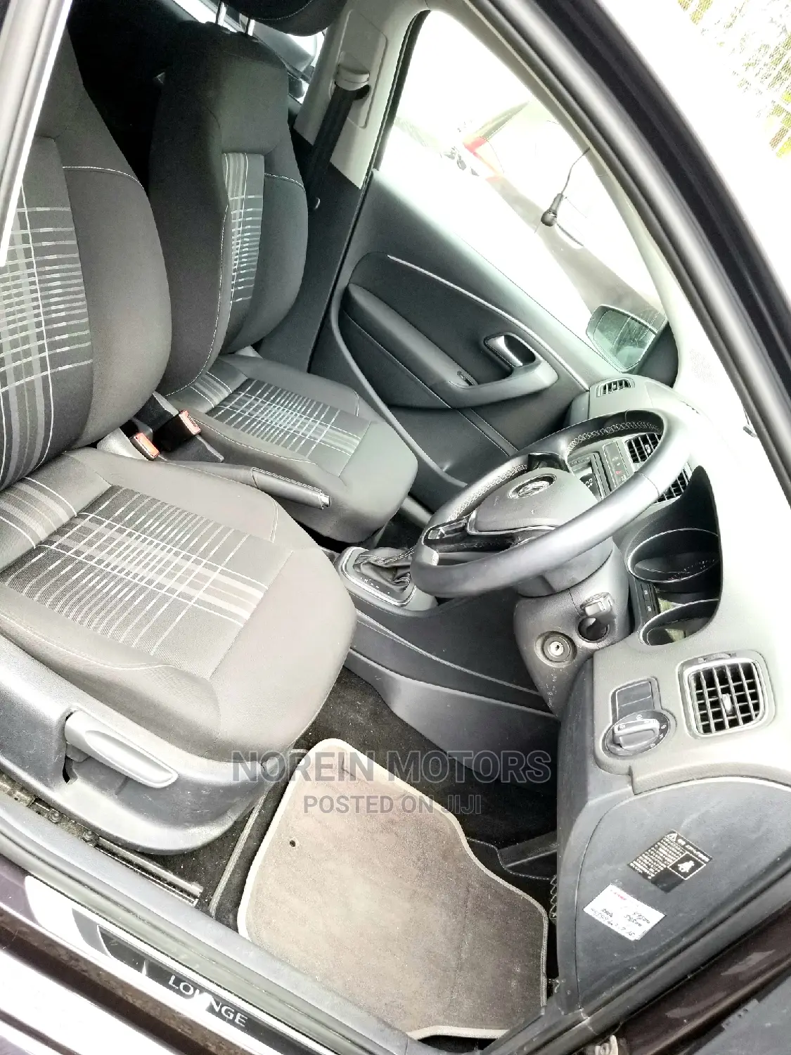 Volkswagen Polo 2015 Black