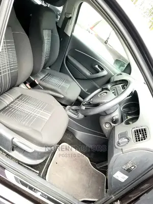 Volkswagen Polo 2015 Black