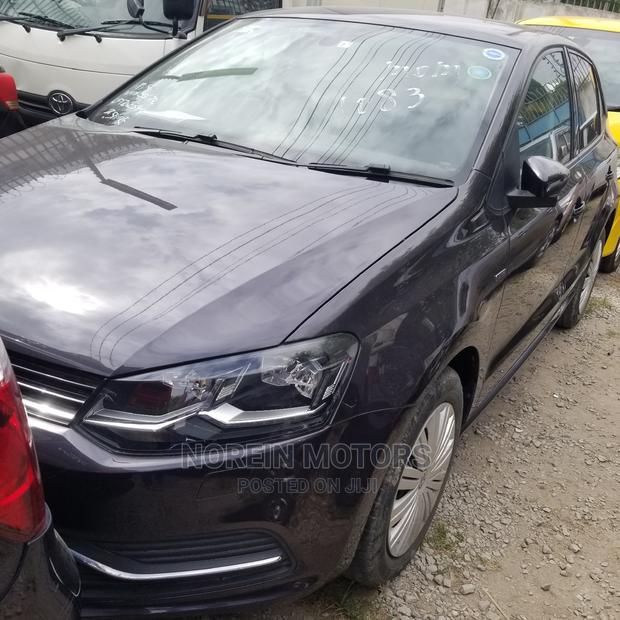 Volkswagen Polo 2015 Black - thumbnail 2