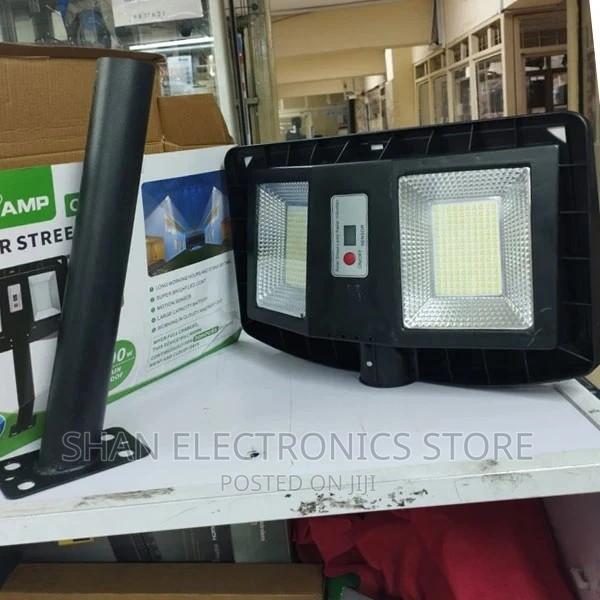 Ultra-Modern Cclamp 200watts Solar Street Lamp - main view