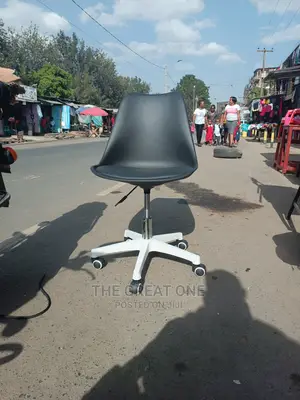 Office Chair: Office Chair