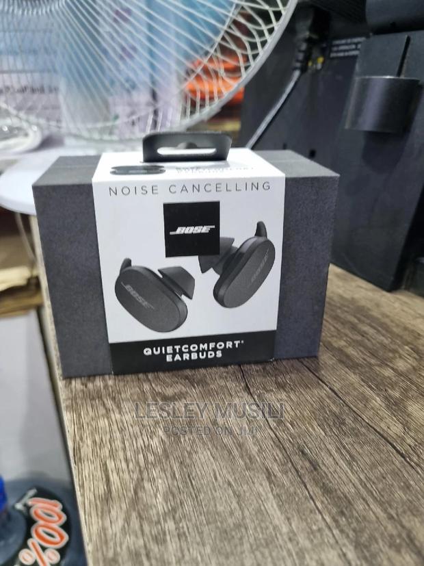 Bose Noise Cancelling Quite Comfort Earbuds - thumbnail 3