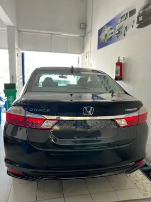 Honda Grace 1.5 Hybrid FWD 2015 Black
