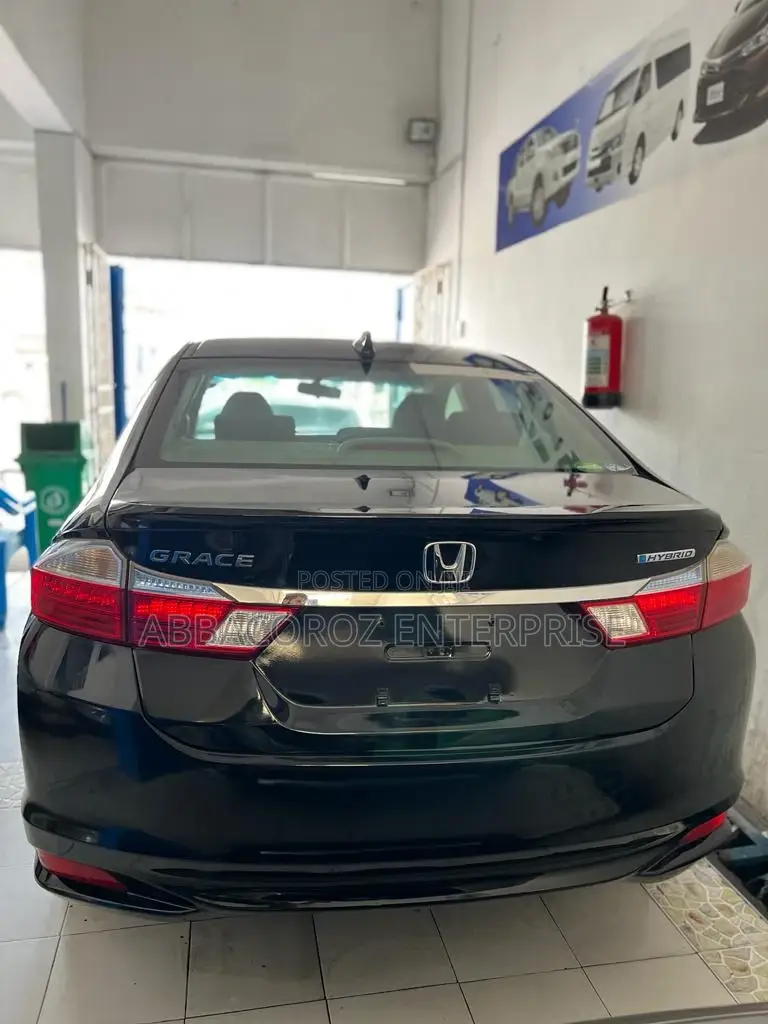 Honda Grace 1.5 Hybrid FWD 2015 Black