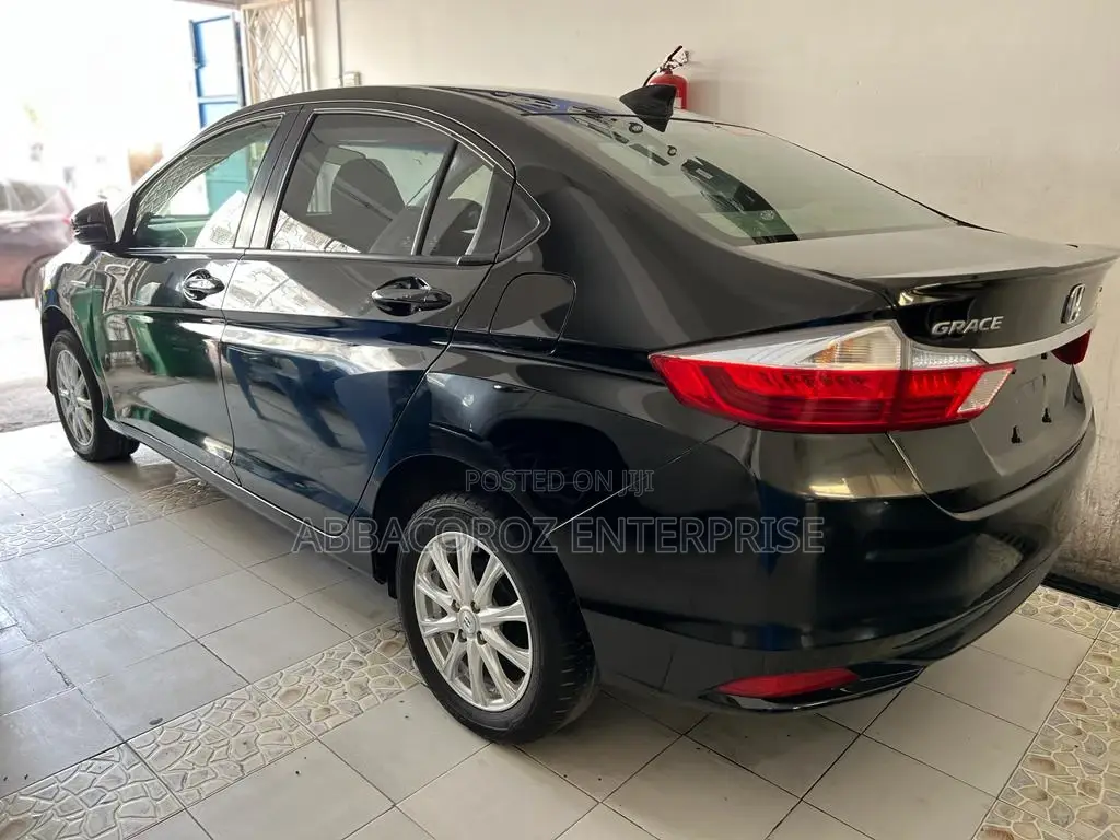 Honda Grace 1.5 Hybrid FWD 2015 Black