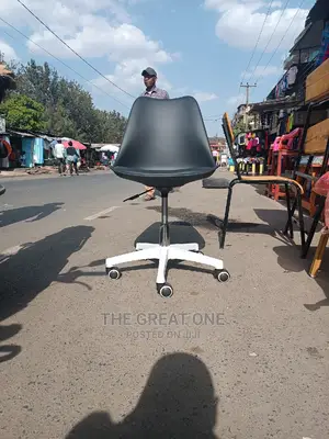 Office Chair: Office Chair