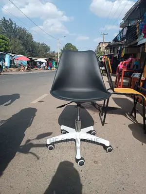 Office Chair: Office Chair