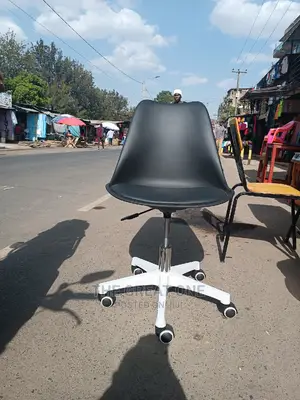 Office Chair: Office Chair
