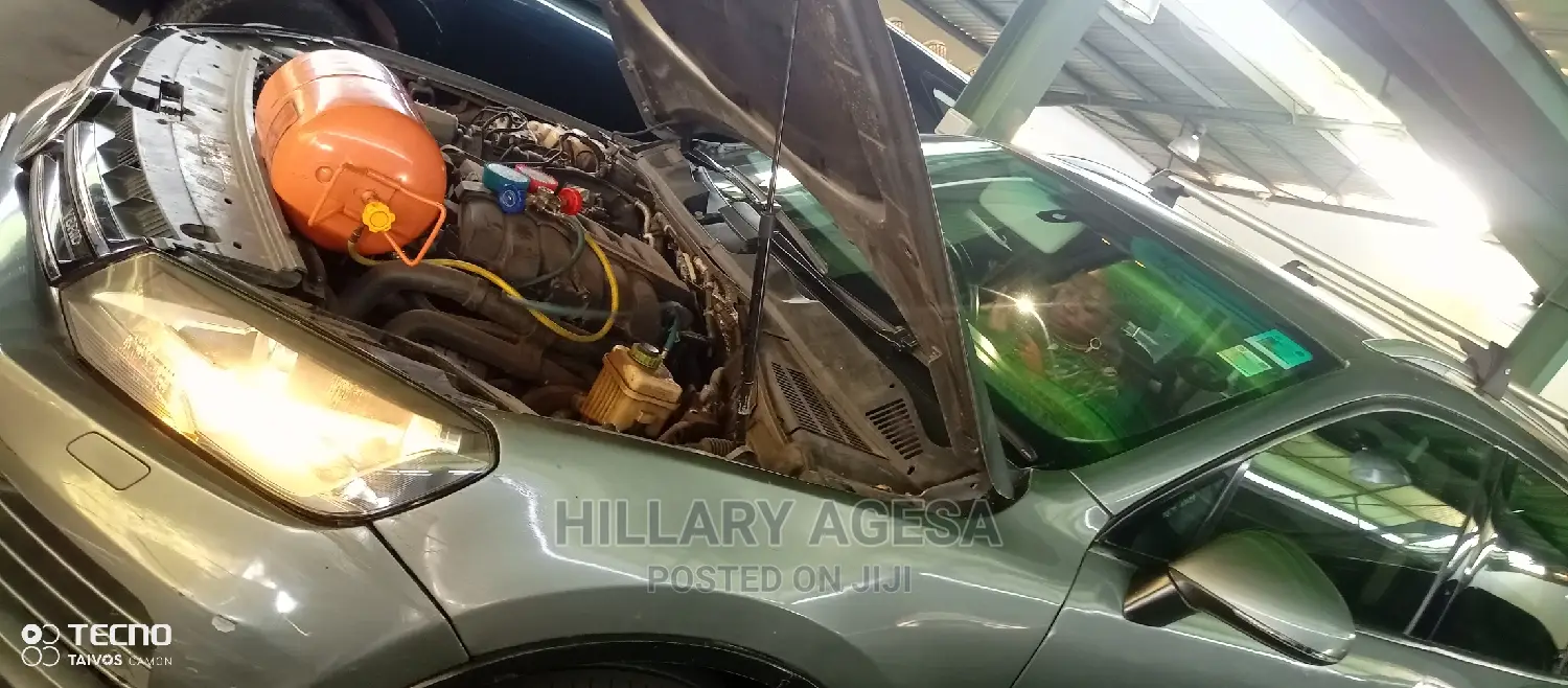 Car Air Conditioner Refilling