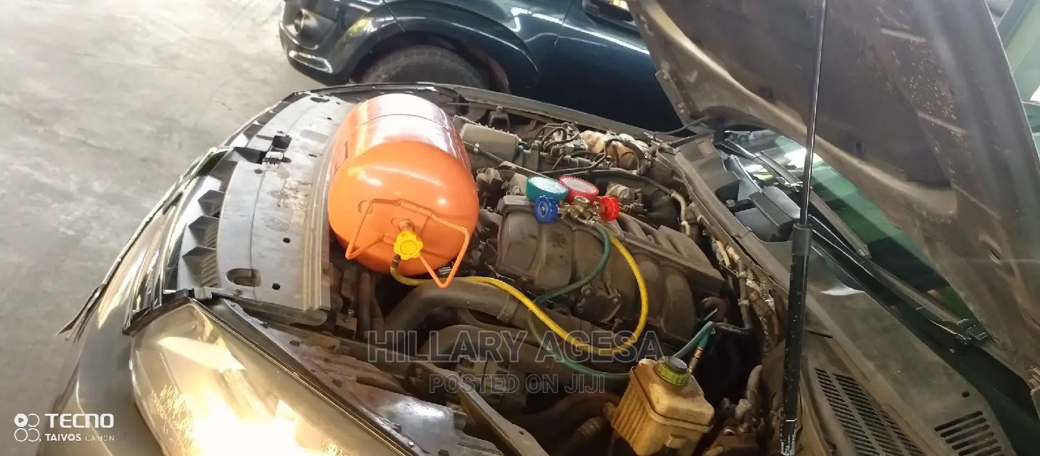 Car Air Conditioner Refilling