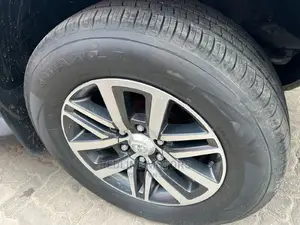 Toyota Hilux 2016 Gray