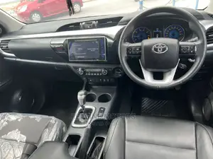 Toyota Hilux 2016 Gray