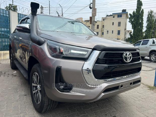 Toyota Hilux 2016 Gray