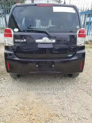 Toyota Spade 2015 Gray