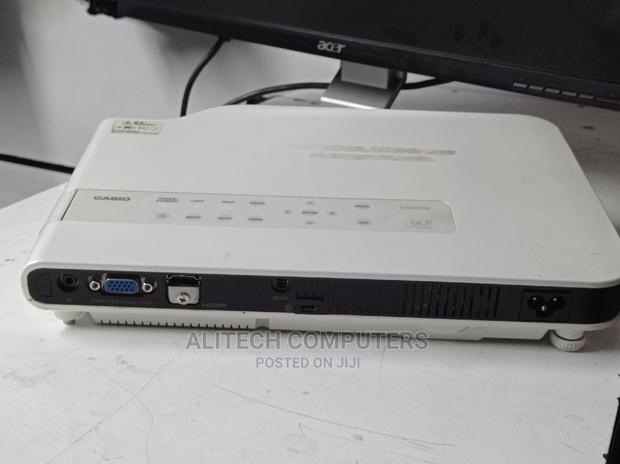 Utrla Slim Casio Projector - thumbnail 5