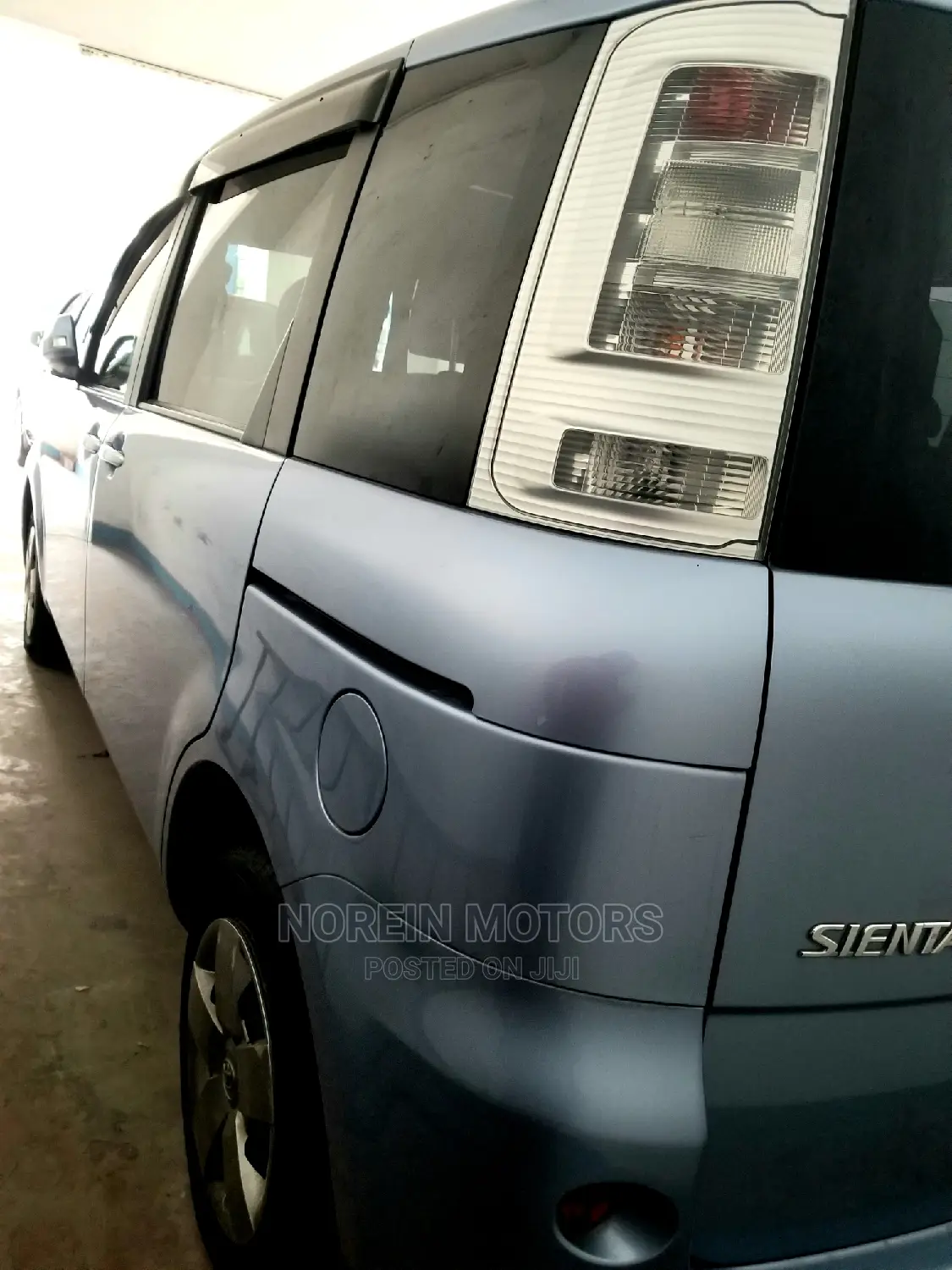 Toyota Sienta 2015 Silver