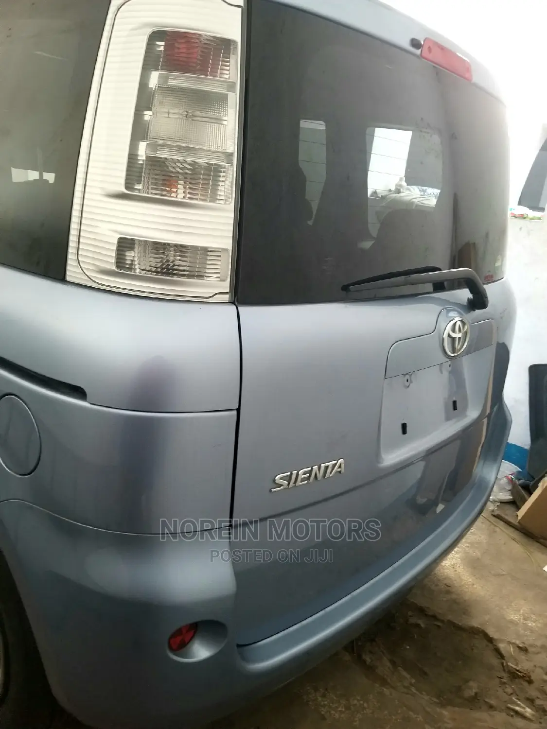 Toyota Sienta 2015 Silver