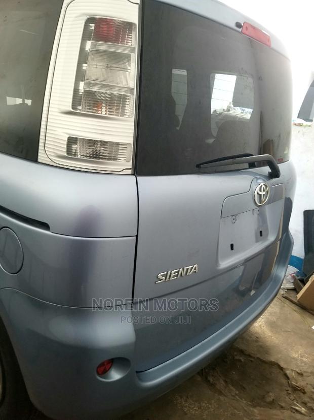 Toyota Sienta 2015 Silver - thumbnail 6