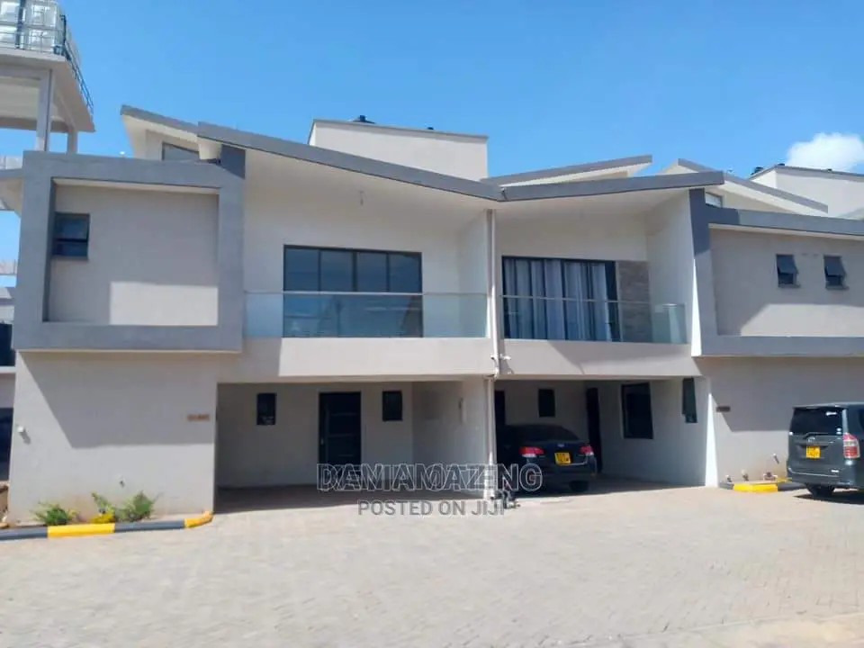 4bdrm Townhouse/Terrace in Gateway Mall Area for Sale