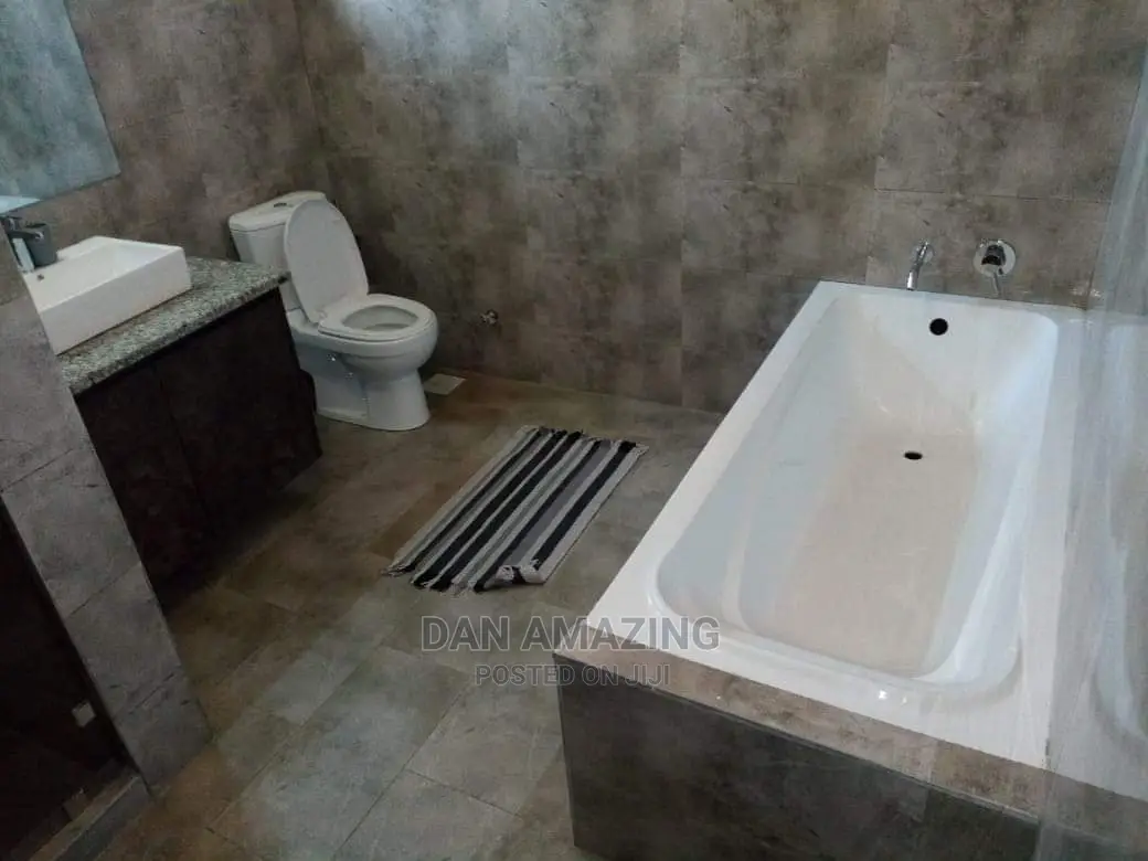 4bdrm Townhouse/Terrace in Gateway Mall Area for Sale