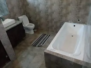 4bdrm Townhouse/Terrace in Gateway Mall Area for Sale