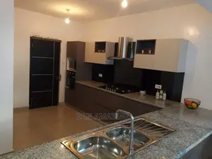 4bdrm Townhouse/Terrace in Gateway Mall Area for Sale
