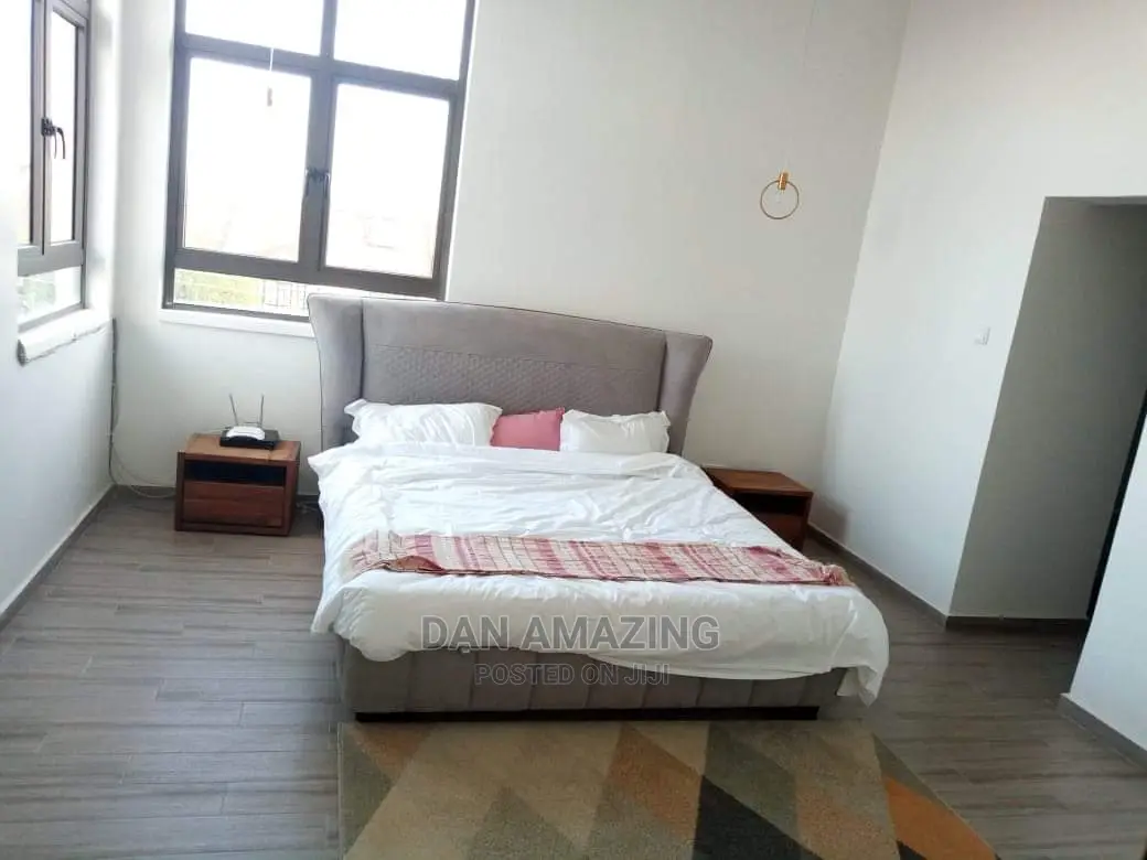 4bdrm Townhouse/Terrace in Gateway Mall Area for Sale