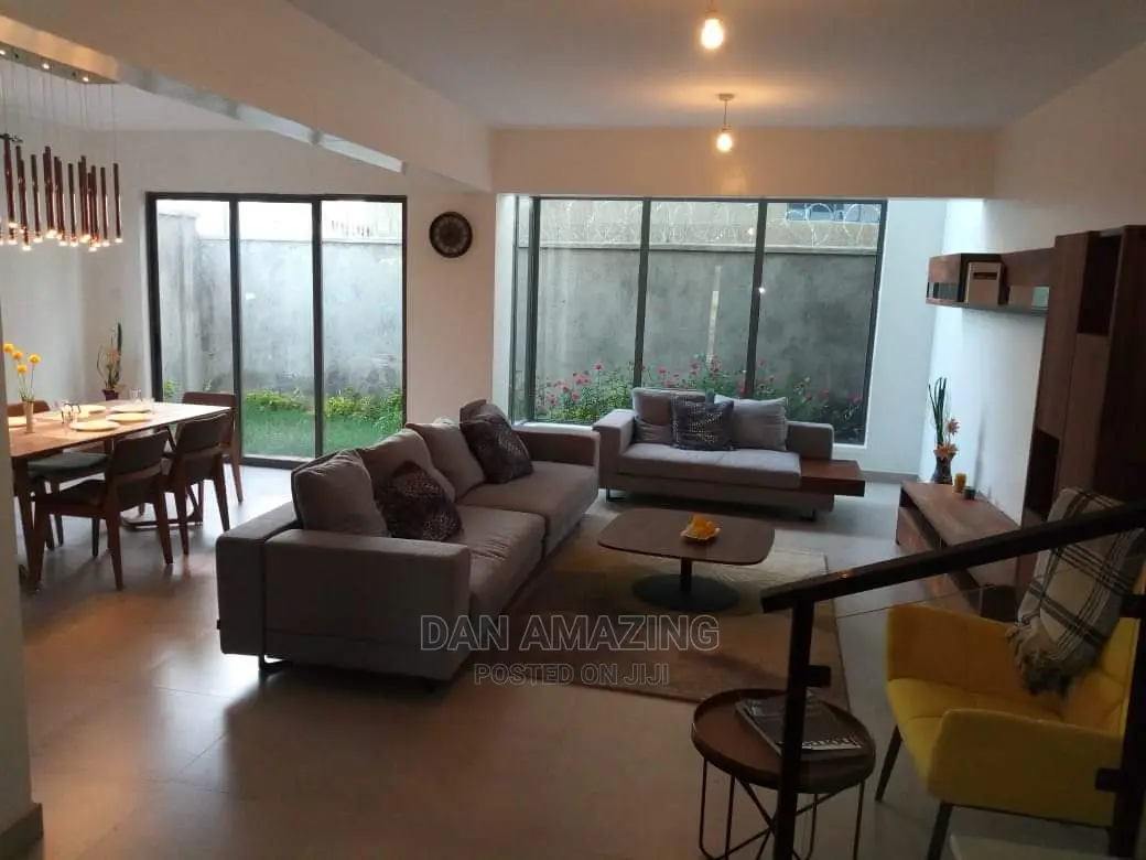 4bdrm Townhouse/Terrace in Gateway Mall Area for Sale
