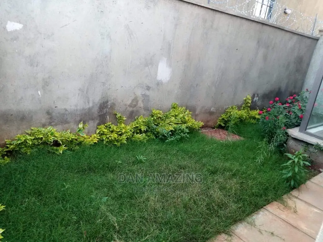 4bdrm Townhouse/Terrace in Gateway Mall Area for Sale
