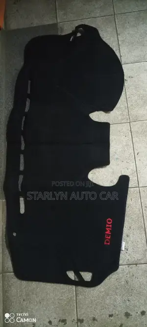 Dashboard Cover Demio 2010