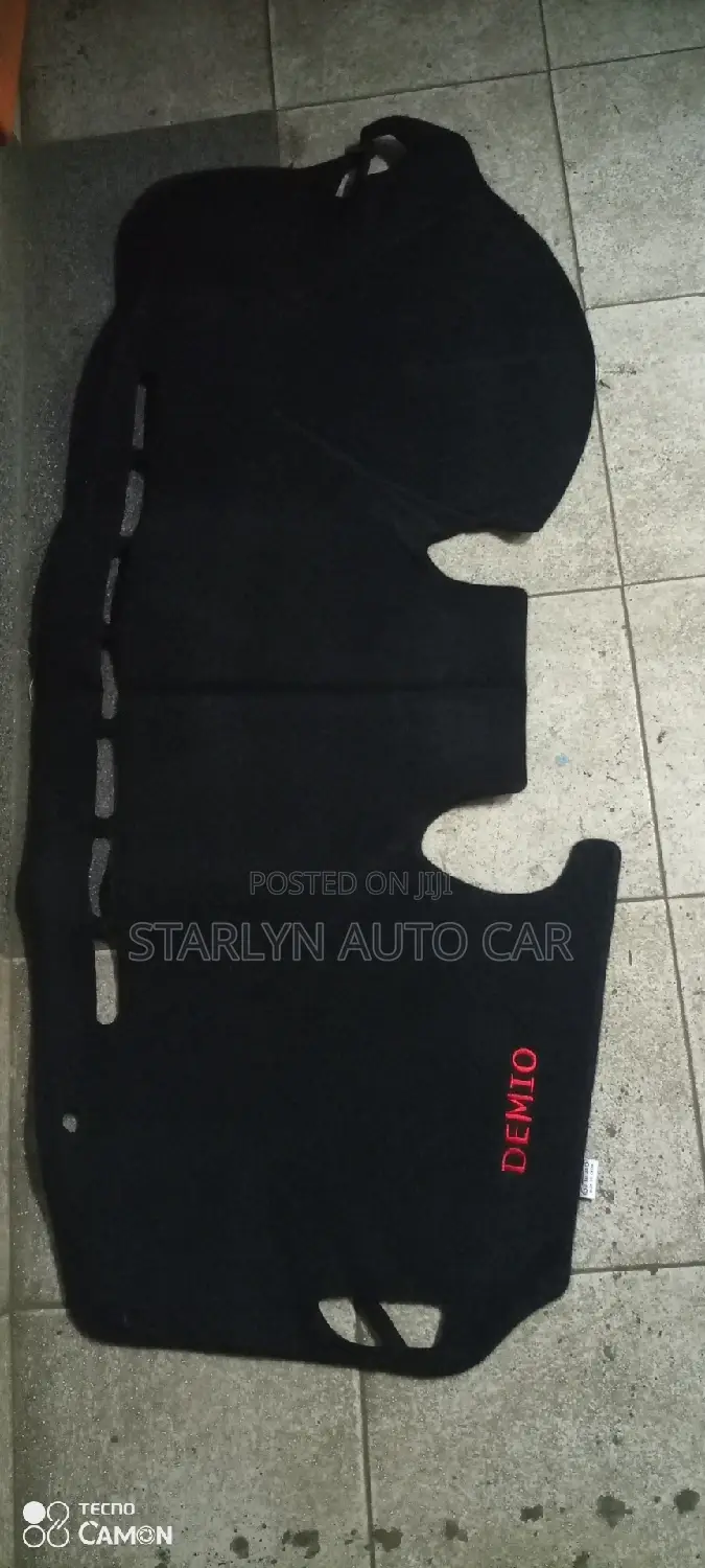 Dashboard Cover Demio 2010