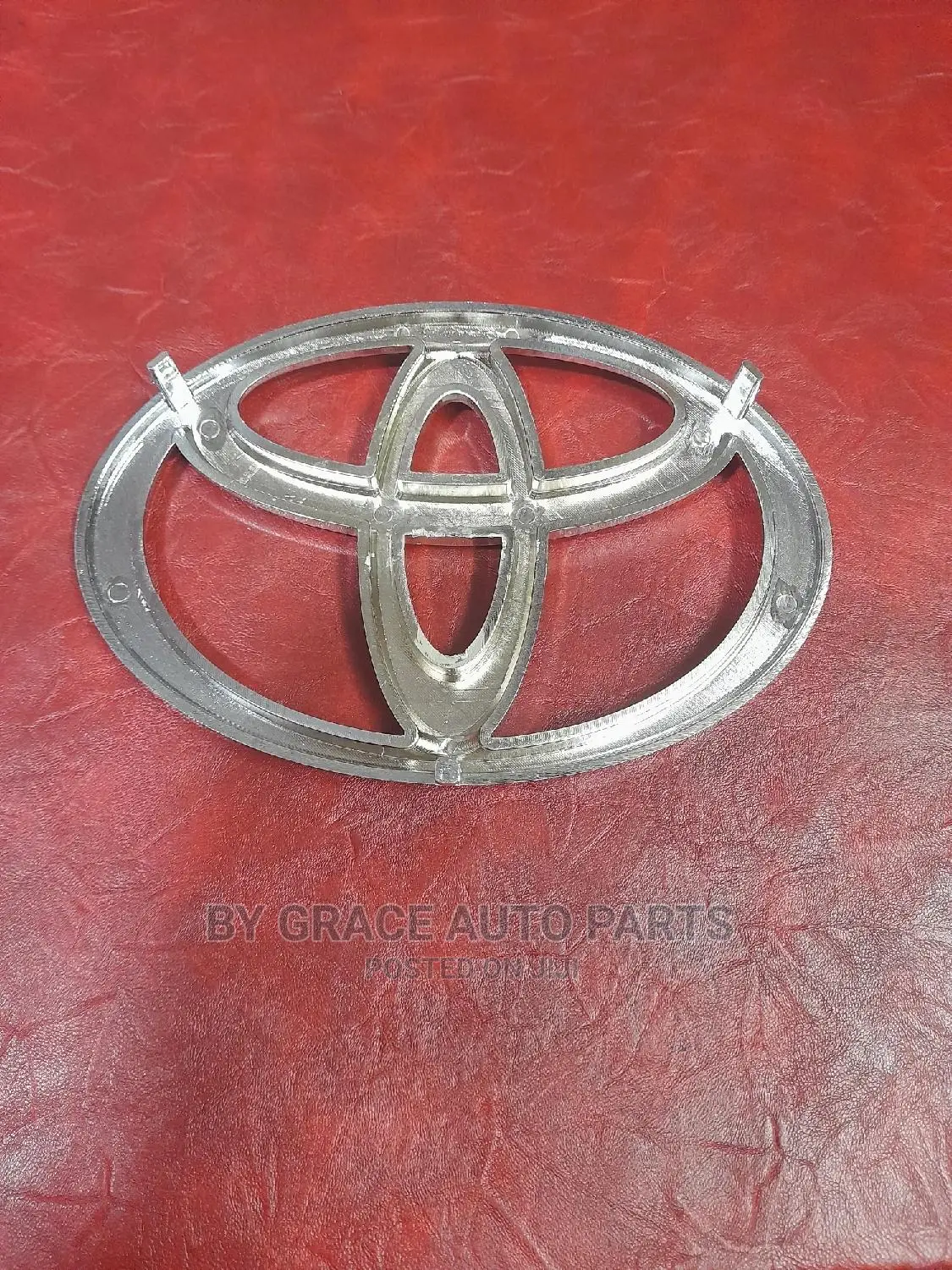 Hilux Vigo Front Grill Logo/Emblem With Hooks