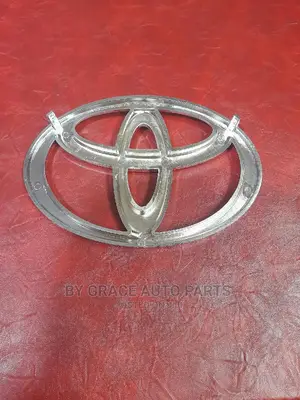 Hilux Vigo Front Grill Logo/Emblem With Hooks