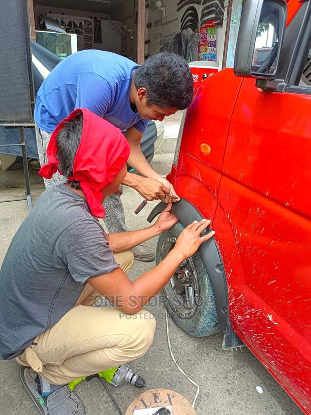 Technitians Fitting Fender Flares(Universal ) - main view