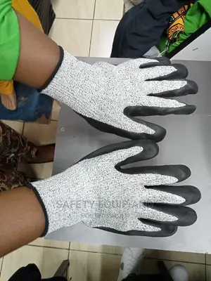Black Cut-Resistant Gloves