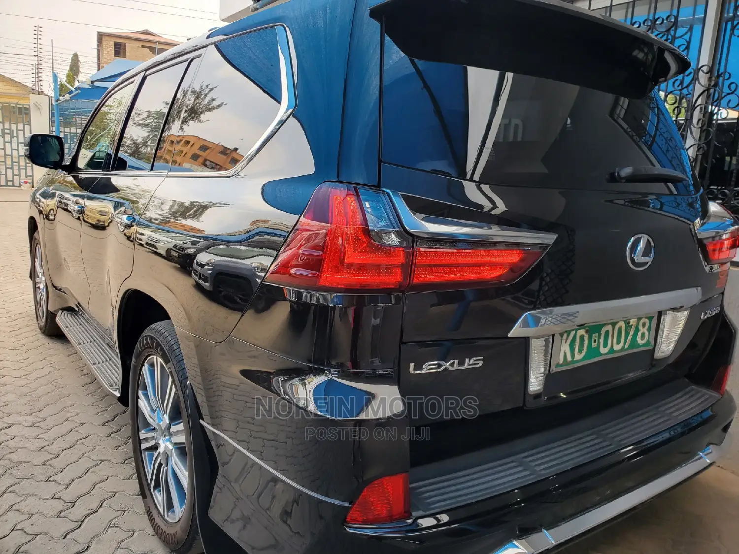 Lexus LX 2018 Blue
